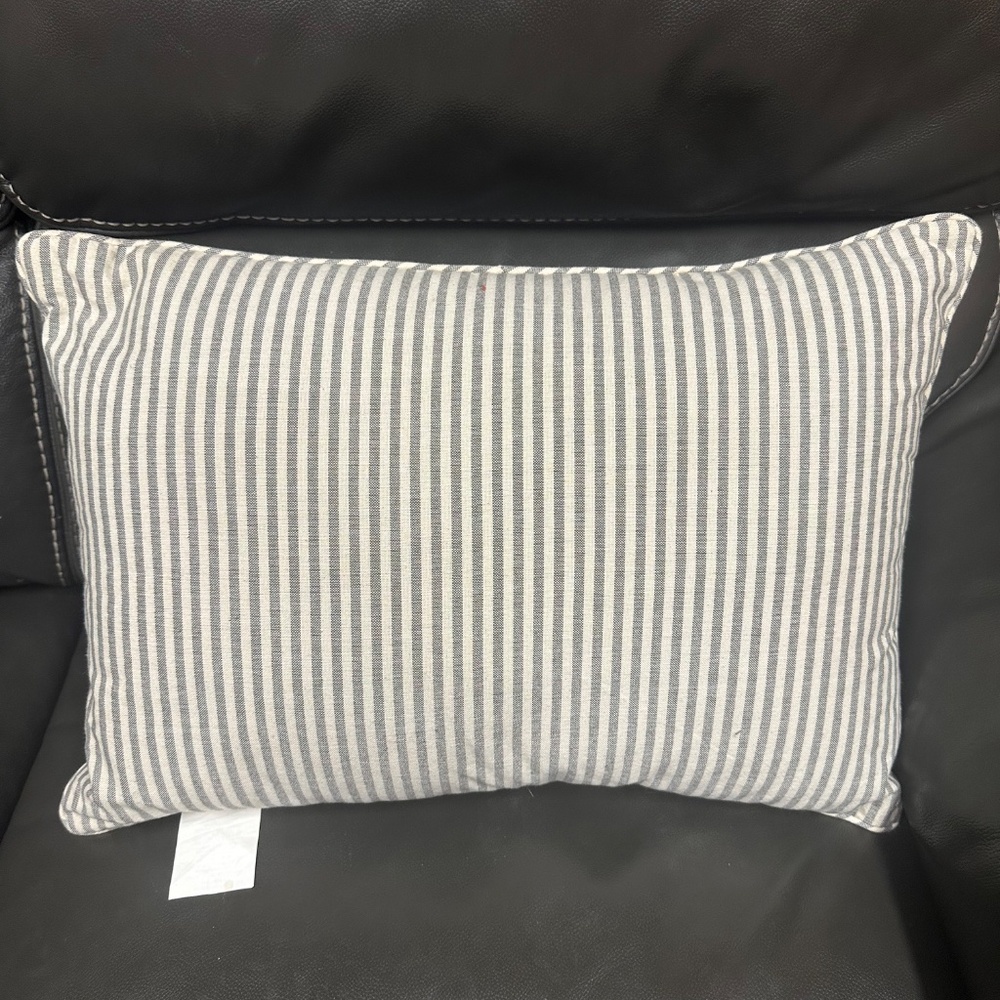 Gray/White decorative pillow - Picture 2 of 2